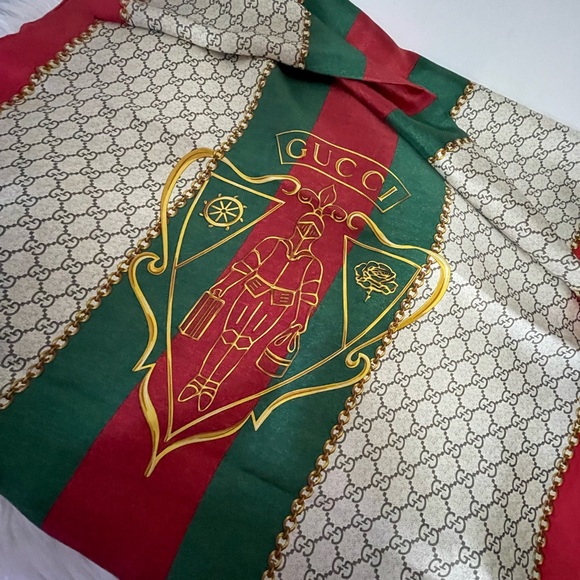 Gucci Crest Monogram Silk Shawl Scarf. - Picture 12 of 16